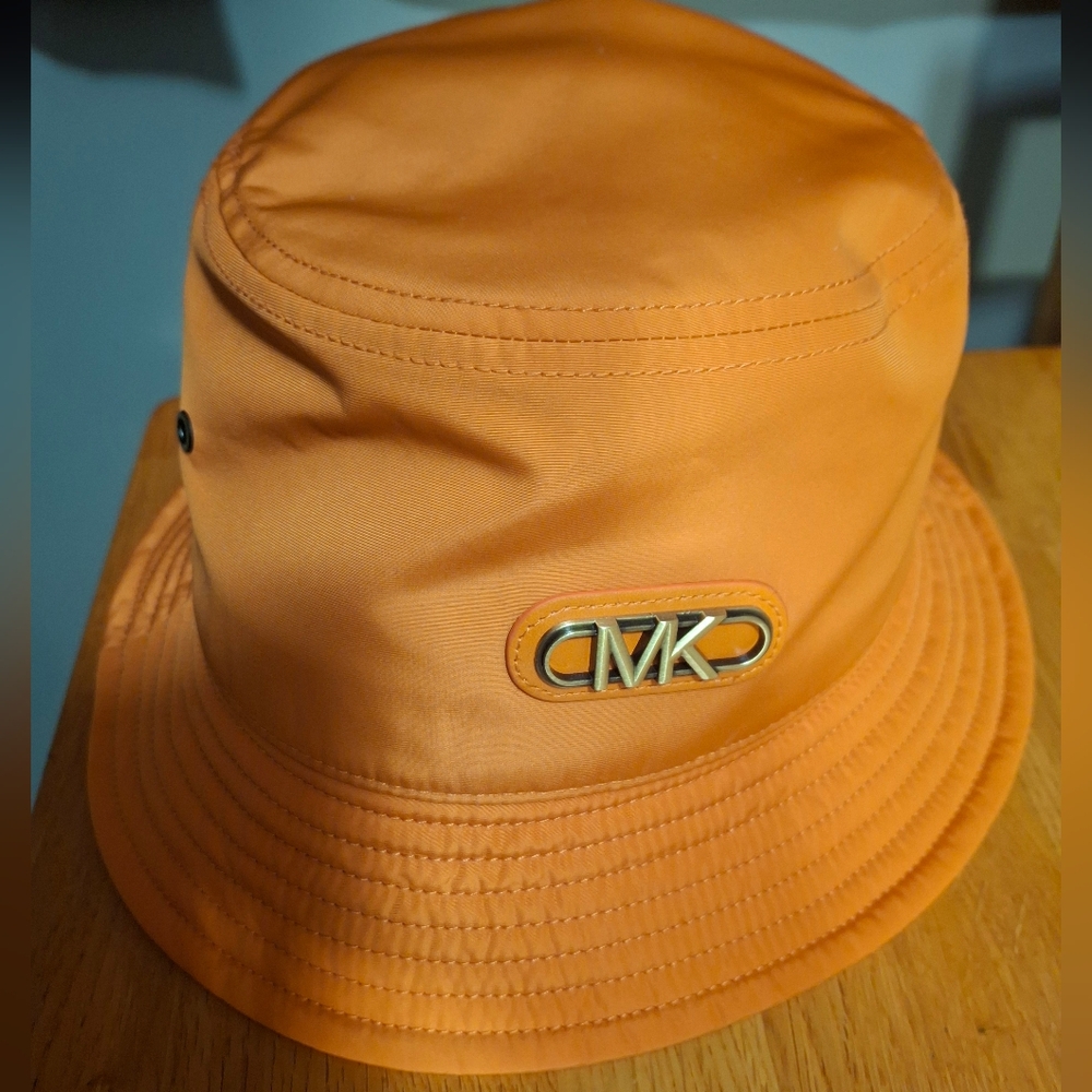 Host Pick Michael Kors Woven Bucket Hat - Picture 2 of 12